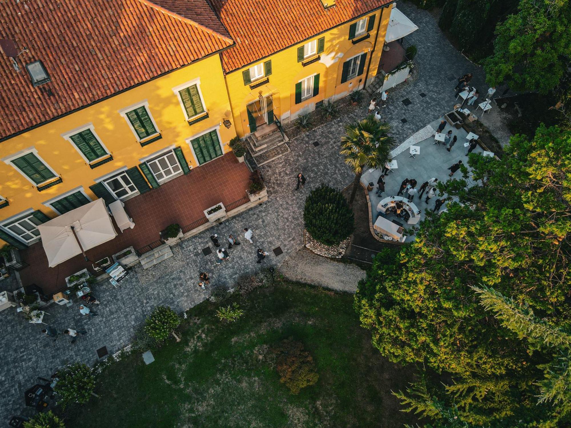 Foresteria La Torretta Fino Mornasco Bagian luar foto