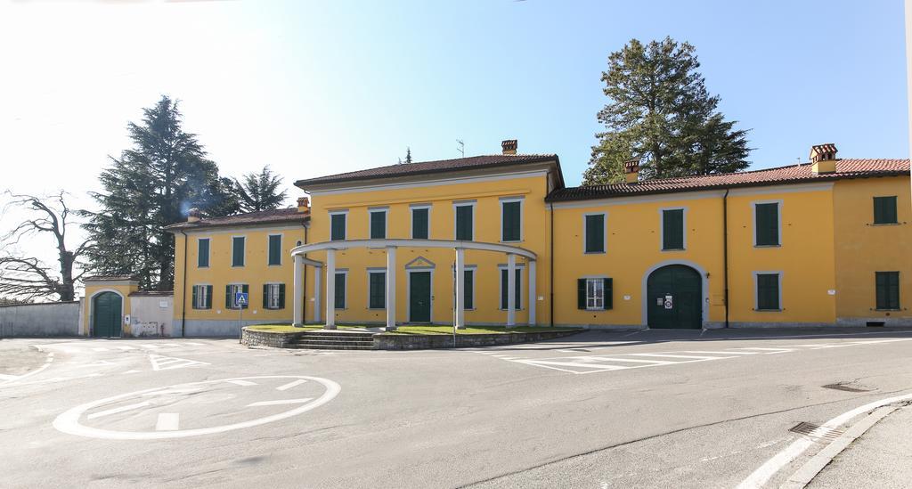 Foresteria La Torretta Fino Mornasco Bagian luar foto